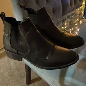 Black leather steve madden booties